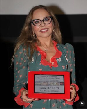 Ornella Muti Instagram - Орнелла Мутти @ornellamuti - легендарная итальянская актриса в платье Galina Podzolko @galina_podzolko из коллекции «Цветущий сад». 💙❤️💚
Ornella Mutti @ornellamuti is an Italian legend actress wearing a dress by Galina Podzolko @galina_podzolko from the “Blooming Garden” collection.
#отправкаповсемумиру🌏 #онлайнзаказы #самыесамые #GalinaPodzolko#collection #amazing #brand#style#eveningdress#dresses#designer#fashion#styleGalinaPodzolko#брендоваяодежда#luxury#luxurylife#vogue#elle#tatler#itgirlm
#смотримсториз#актуальнаятема