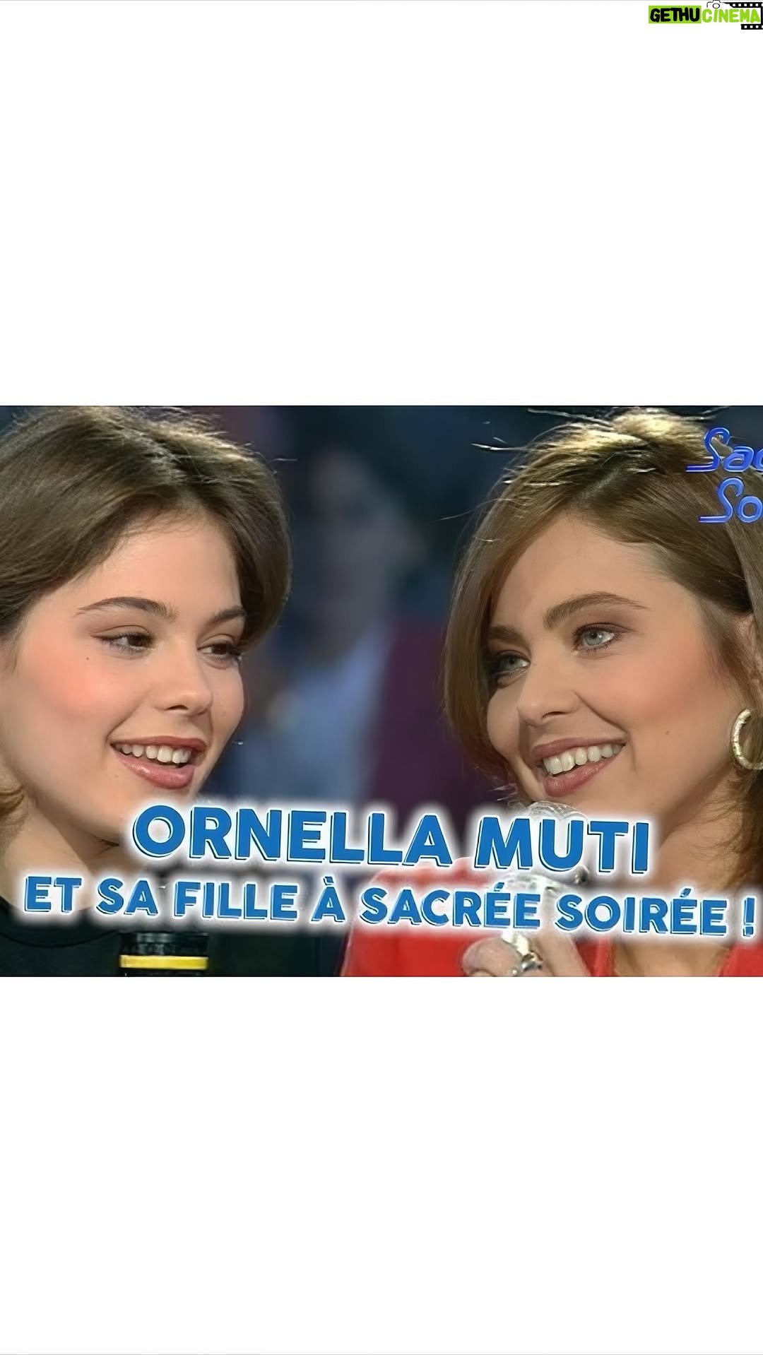 Ornella Muti - 5.4K Likes - Una piccola mini me. Stavo per compiere 21 anni ed ero già incinta di mio figlio Akash di due mesi, ma non lo sapevo ancora. 
Sono felice di aver trovato questa intervista. Testimonia che sono una persona molto decisa e molto coerente. Non ho mai voluto fare l’attrice io. Se negli anni l’ho fatto é stato solo perché mi hanno corteggiata professionalmente registi e progetti top che mi divertivano e pagavano molto, molto bene, appena ho fatto il mio gruzzolo (che ho sempre investito molto intelligentemente grazie al mio super commercialista @vmpmax7 ) ho smesso di accettare lavori che mi portavano lontano da mio figlio. Finché era molto giovane, fino ai suoi 14 anni, abbiamo viaggiato assieme soli (senza bambinaie) in tutto il mondo. Abbiamo fatto progetti meravigliosi e abbiamo avuto la grande fortuna di scoprire luoghi incantati assieme 💖 Dopo non me la sono sentita di assentarmi per me settimane per giare film. Volevo vivere più che potevo l’adolescenza di Akash. Ho iniziato a fare cose diverse, scrivere canzoni, cantare, fare umane re più in Europa e viaggiare e lavorare all’estero solo quando lui aveva vacanze o poteva assentarsi per poco e seguirmi. Spesso si pensa che tutti vogliano arrivare allo stesso punto, lo stesso traguardo. Non tutti anelano la dama o il successo, quando hai un vera “Diva” in casa che in realtà è la persona più semplice e umile del mondo (mi riferisco a mamma @ornellamuti ) sai quanti sacrifici e quanta energia le viene risucchiata. Quanto poco tempo le
rimane a disposizione per fare altro che lavorare. Ancora oggi vedo quanto lavora la mamma alla sua età é davvero da standing ovation.  Ci tengo a dire al mondo. Che io sono ESATTAMENTE DOVE VOGLIO STARE. Sono la persona più grata e felice del mondo! 💖💖💖💖💖💖💖💖💖🙏🏼🙏🏼🙏🏼🙏🏼