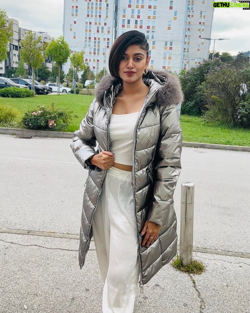 Oviya - 51.9K Likes - 