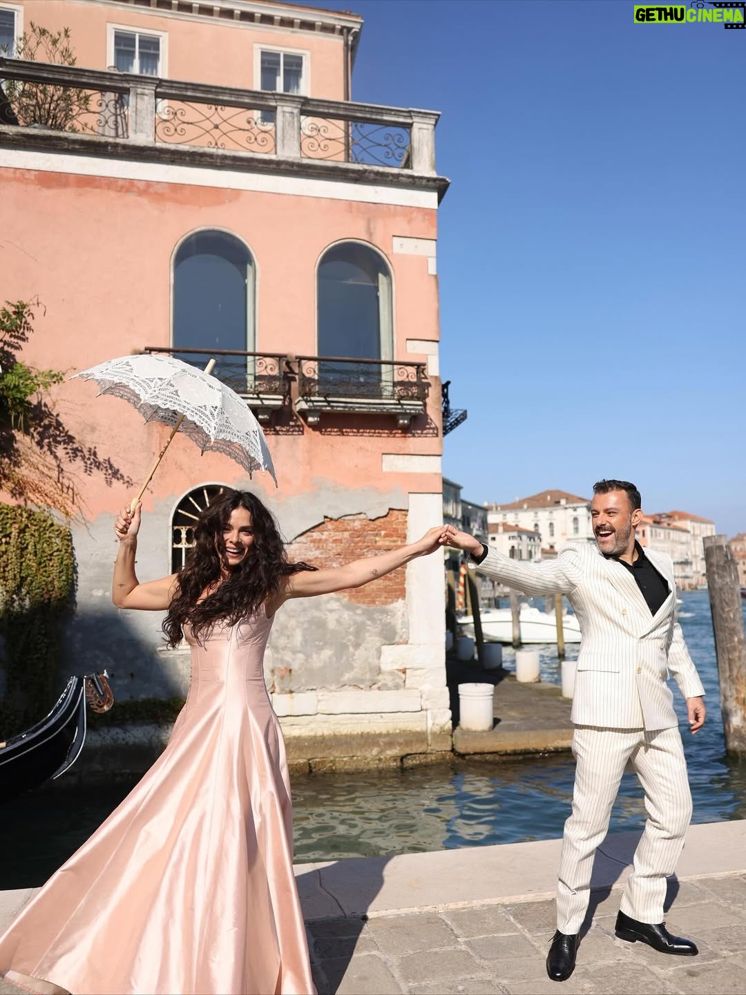 Özge Özpirinçci - 134.2K Likes - A story written under the Venetian sky. 💙
A day wrapped in elegance and cinematic magic — a moment we’ll never forget. 📸 : @bettyarditi_photography 📹 : @numanalkan