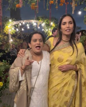 Padma Lakshmi Instagram - Our hope is for light to triumph over the dark that so many around the world experienced this year. We hope to count our blessings and hope for lasting peace. Om shanti. 

Thank you to @loasisfloraldesign for the flowers,
@moghulcaterers for the food, and @arunnj25, @tablajazz and @deeceebanks for the music 🌹