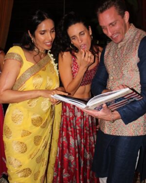 Padma Lakshmi Instagram - Our hope is for light to triumph over the dark that so many around the world experienced this year. We hope to count our blessings and hope for lasting peace. Om shanti. 

Thank you to @loasisfloraldesign for the flowers,
@moghulcaterers for the food, and @arunnj25, @tablajazz and @deeceebanks for the music 🌹