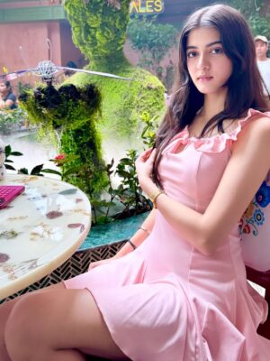 Palak Bharti Instagram - 20 looks pretty good on me. 🫧🎀🌷
Dress- @savana