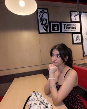 Palak Bharti Instagram - Dreamer, doer, achiever! 🤍
