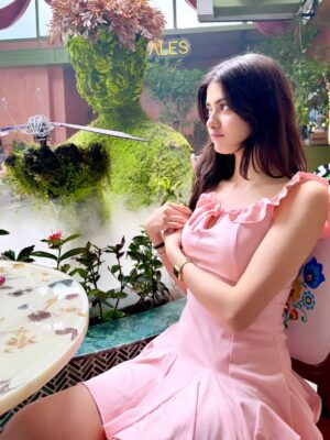 Palak Bharti Instagram - 20 looks pretty good on me. 🫧🎀🌷
Dress- @savana