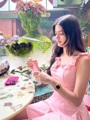 Palak Bharti Instagram - 20 looks pretty good on me. 🫧🎀🌷
Dress- @savana