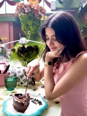 Palak Bharti Instagram - 20 looks pretty good on me. 🫧🎀🌷
Dress- @savana