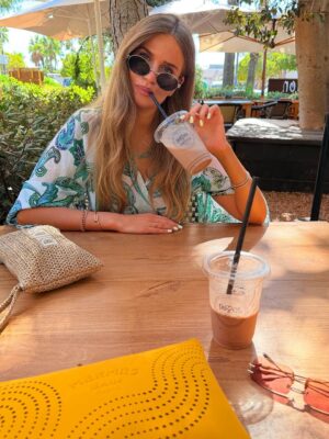 Palina Rojinski Instagram - Hier gibt’s Urlaubsbilder wie Sand am Meer 🐚🏝️✨🦋🐠🦜🥝 
Sooo das war‘s jetzt auch - ab jetzt gibt’s Urlaub von meinen Ibizafotos ☀️