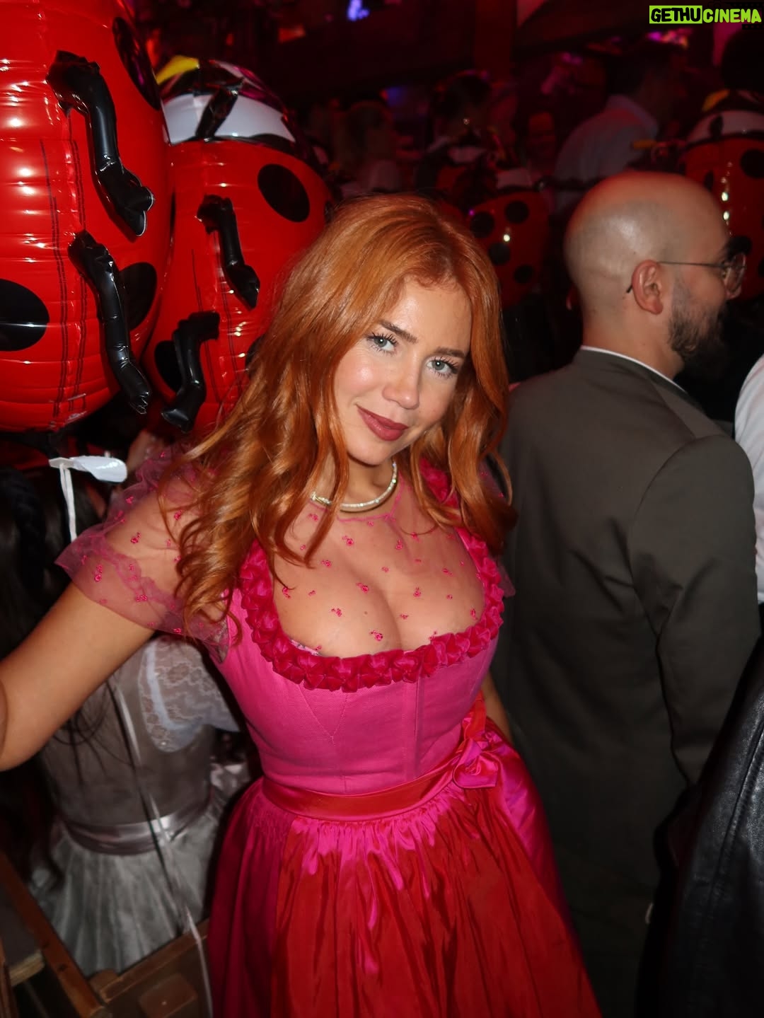 Palina Rojinski - 42.4K Likes - Das P in Pink steht für Prooosit 🩷
Anzeige