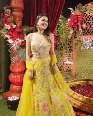 Pallak Yadav Instagram - - DesiDiva mode activated ✨💛👸

Wearing @kikibyishikaagrawal