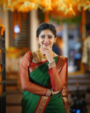 Pallavi Gowda Instagram - Nenu Pelli ki ready👸🏻
Guess cheyandi evari pelli…?🤔

#NewBeginnings #ZeeTelugu