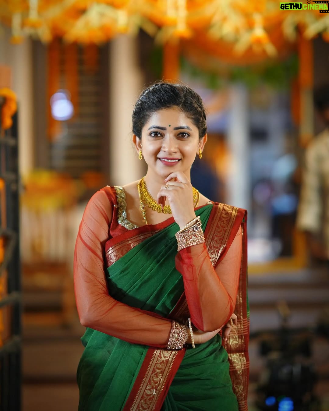 Pallavi Gowda - 91.8K Likes - Nenu Pelli ki ready👸🏻
Guess cheyandi evari pelli…?🤔

#NewBeginnings #ZeeTelugu