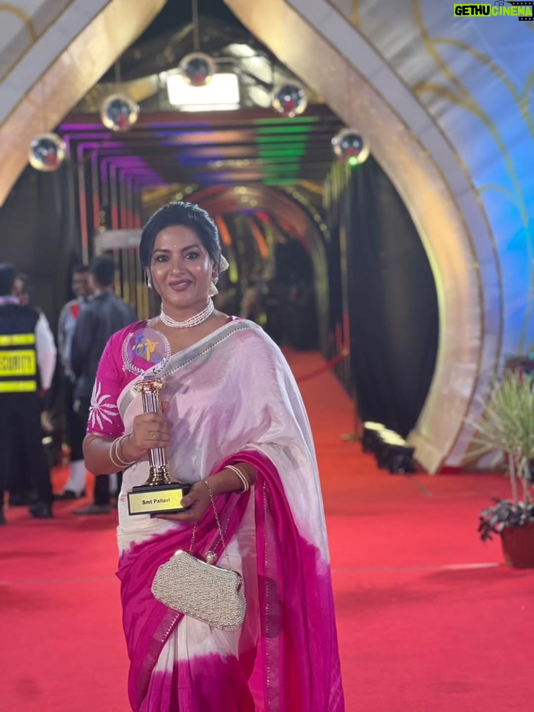Pallavi Ramisetty - 14.8K Likes - Respect,Grateful and Gratitude 🙏 
ETV 30years 🌱

Pearl set : @rpj_customisedjewels
Hair style : @hairstylistravi

#hardwork #dedication #acting #adadeadharam #bharyamani #attarintikidaredi #etvserials #love