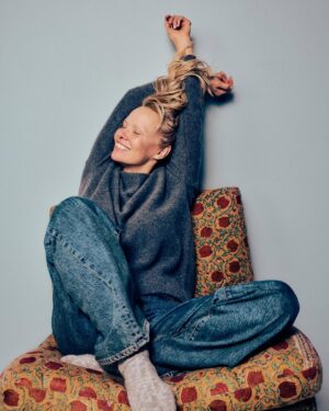 Pamela Anderson Instagram - Beauty is the freedom to be yourself 🤍

Today, @sonsieskin steps back into itself… a new website, and everything, finally back in stock.

Thank you for walking beside me… for your patience, your belief, and your love for our little company with a big heart.

We never expected to sell out so quickly and receive so much love… Your support was overwhelming… in the most beautiful way… and in the quiet, we found something rare—a moment to reflect, to realign, and to return with even more intention.

Sonsie is your gentle reminder that… Beauty isn’t something to chase—it’s something to come home to.

With love,

P