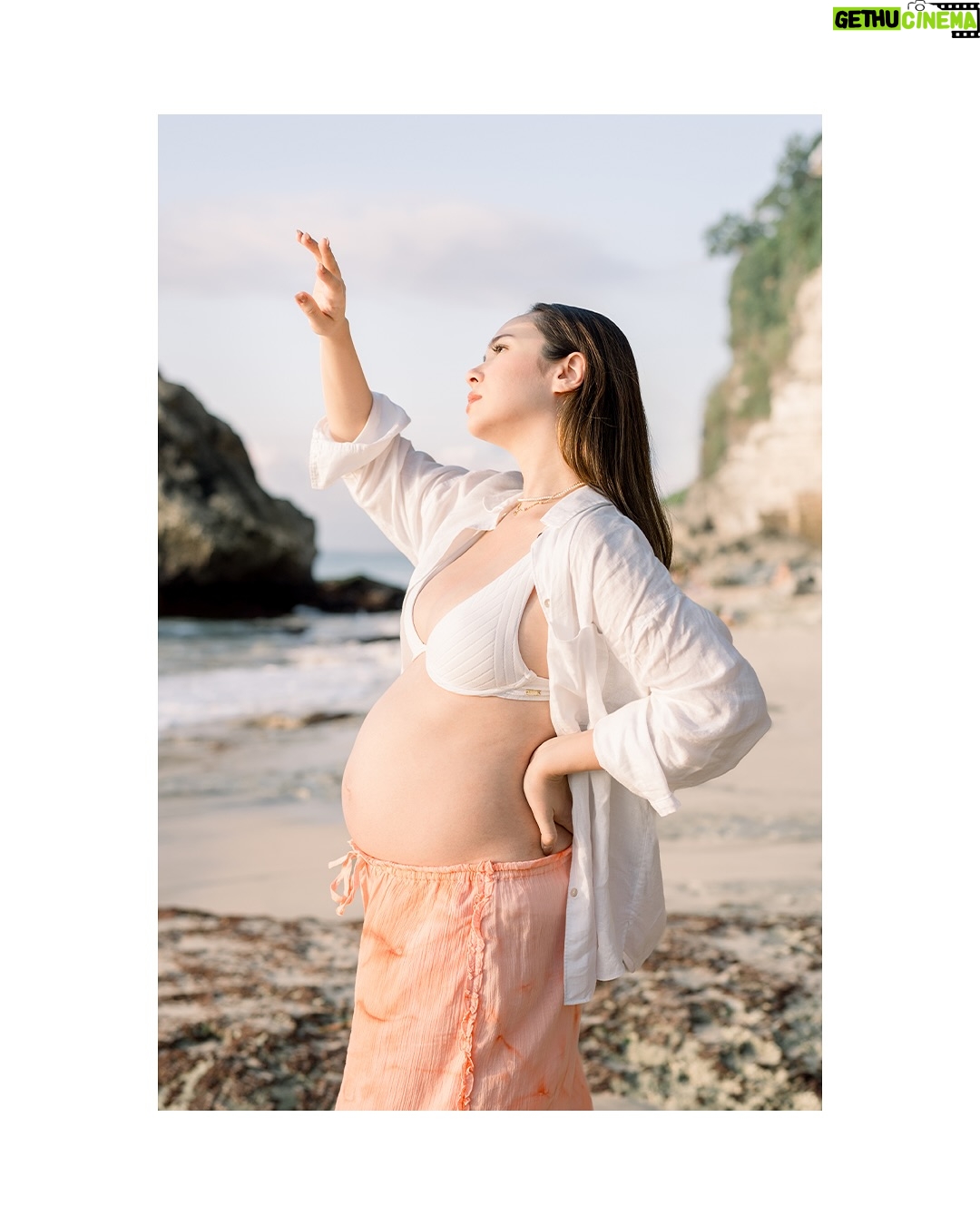 Pamela Bowie - 10.5K Likes - One photo, a thousand memories, family is the frame that holds our story 💛

For further information, feel free to reach us at :
📩 Email : Viermoments@gmail.com
📞WhatsApp :  62 82145667948

#viermoments #bali #fotograferbali #baliphotographer #fotograferdibali #photographerinbali