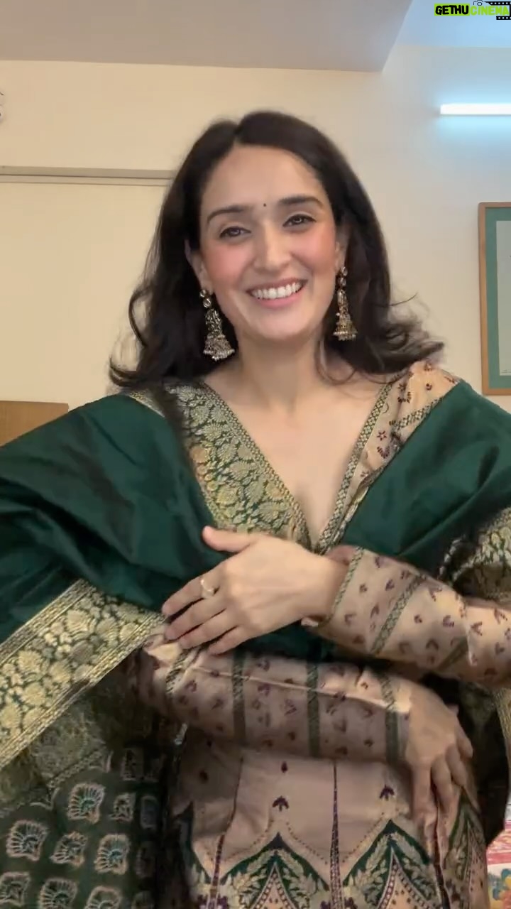 Pankhuri Awasthy Rode - 29.7K Likes - So what if it’s just Garba in the building … 🤎🩶💚

Beautiful lehenga from @purvajaofficial 
Styled by @stylingyoursoul_co 
Earrings @houseofaekaya 

{ GRWM, Navratri, Festive Season, Garba, Lehenga, Mirror Flirting, Love}