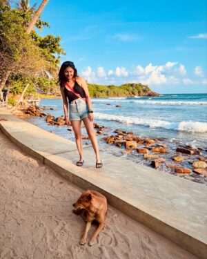 Pankti Shah Instagram - Loves island life for 6 days! ❤️😌 Also hello doguuu partner 🐶
#happykid #wildchild #hiriketiyabeach #dancer #weirdo #littlethings #srilanka #panktishah #abundance #waterbaby #loveswater #naturetherapy