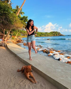 Pankti Shah Instagram - Loves island life for 6 days! ❤️😌 Also hello doguuu partner 🐶
#happykid #wildchild #hiriketiyabeach #dancer #weirdo #littlethings #srilanka #panktishah #abundance #waterbaby #loveswater #naturetherapy