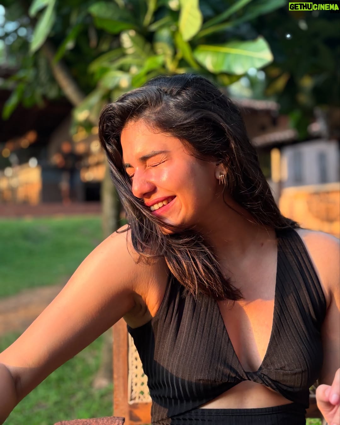 Pankti Shah - 9.8K Likes - JUST BEING THE WARM YELLOW LIGHT
THAT POURS ALL OVER EVERYONE
I LOVE!!! 🧡 

#sunkissed #tanningtime #happykid #wildchild #peace #panktishah #srilanka #southsrilanka #hiriketiya #sunsets #sunshinegirl #explorepage✨