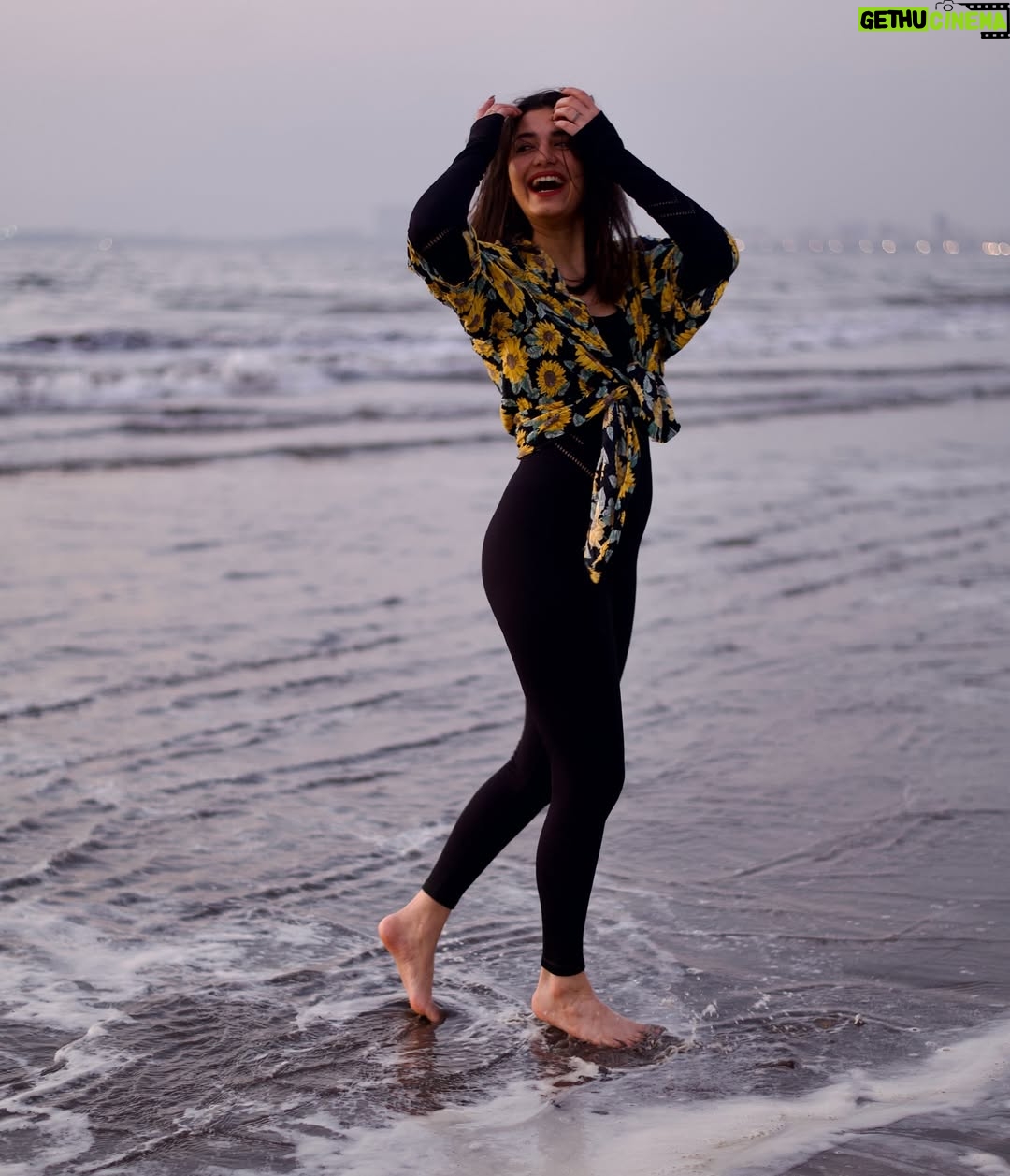 Pankti Shah - 8.7K Likes - Roshni hi roshni hai ☀️🤭

📸 @stillsbyhk 

#portrait #panktishah #explorepage✨ #happykid #sunflower #sunshine #wildchild #livelaughlovelife