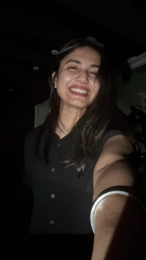Pankti Shah Instagram - 🫢😏 Ohooo!!!
#panktishah #trendingreels #reelsindia #reelsinstagram #explorepage✨ #shayari #trendingnow #shayarilover #hindireels #feelgood #love #romance