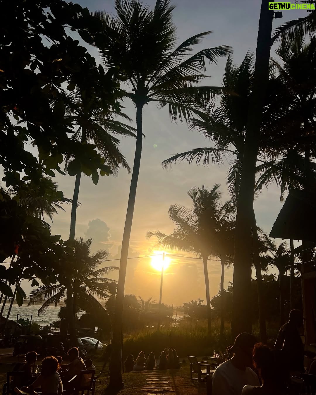Pankti Shah - 9.8K Likes - JUST BEING THE WARM YELLOW LIGHT
THAT POURS ALL OVER EVERYONE
I LOVE!!! 🧡 

#sunkissed #tanningtime #happykid #wildchild #peace #panktishah #srilanka #southsrilanka #hiriketiya #sunsets #sunshinegirl #explorepage✨