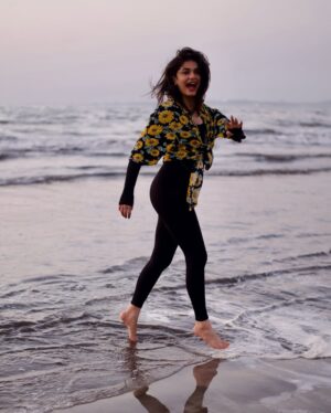 Pankti Shah Instagram - I think it is beautiful how the moon glows using the sun’s light and the sun never asks for anything in return. 💛
#wildchild #panktishah #portraitphotography #beachlife #portraits #happykid #explorepage✨ #sunshine #sunshinegirl