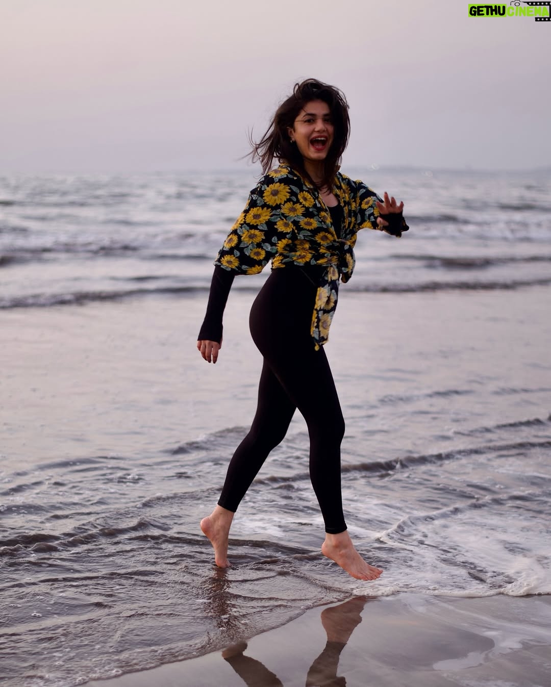 Pankti Shah - 9.8K Likes - I think it is beautiful how the moon glows using the sun’s light and the sun never asks for anything in return. 💛

#wildchild #panktishah #portraitphotography #beachlife #portraits #happykid #explorepage✨ #sunshine #sunshinegirl