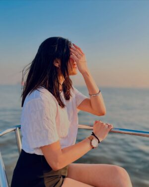 Pankti Shah Instagram - Just a little woman with an old money soul, a heart full of love, and a yacht-sized life to match. ⚓✨🥰
⛵️☀️♥️
#yachtlife #sailing #oldschool #oldmoney #explorepage✨ #thingstodoinmumbai #mumbailife #weekendsailing #sailor #sunrise #sunriseoftheday #naturelovers #wildchild