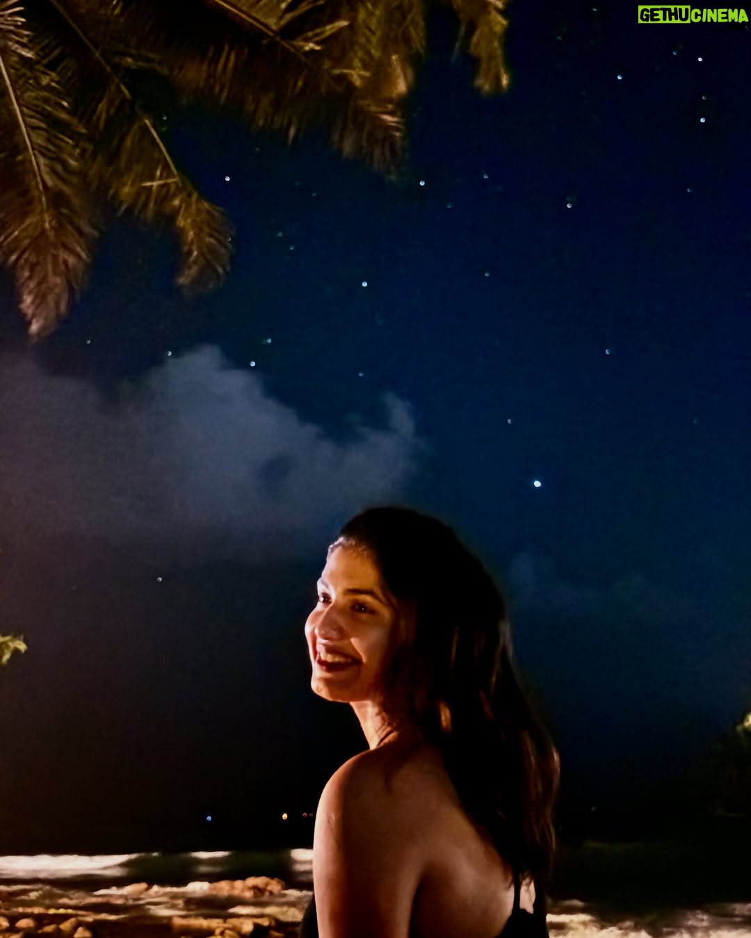Pankti Shah - 6.4K Likes - She’s a falling star burning in the night, she’s the shimmer on the water in an ocean of moonlight. 🌊❤️🌌

#hiriketiyabeach #srilanka #happykid #silence #peaceonearth #peaceful #srilankatravel #panktishah #travelnow