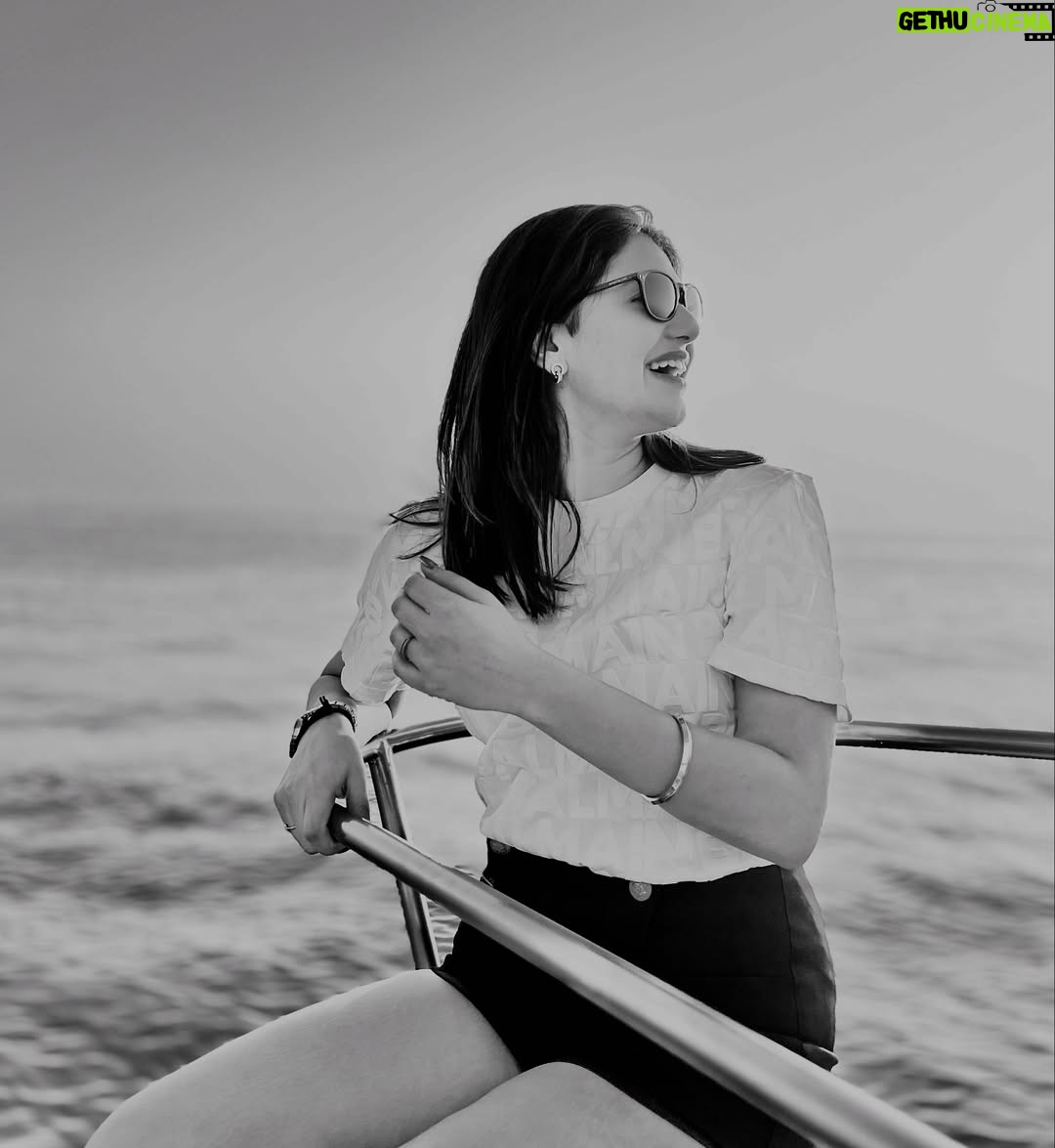 Pankti Shah - 11.8K Likes - Just a little woman with an old money soul, a heart full of love, and a yacht-sized life to match. ⚓✨🥰

⛵️☀️♥️

#yachtlife #sailing #oldschool #oldmoney #explorepage✨ #thingstodoinmumbai #mumbailife #weekendsailing #sailor #sunrise #sunriseoftheday #naturelovers #wildchild