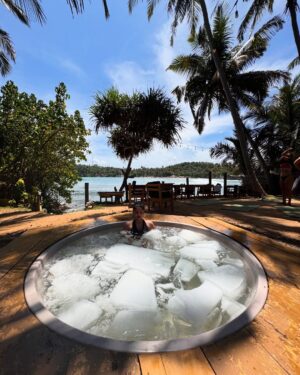 Pankti Shah Instagram - Ice-solated 🥶 Just out here hydrating, quite literally, sometimes with coconuts, sometimes with cocktails. 🥥🍸🤪
#happykid #wildchild #travelgram #srilanka #beachlife #icebath #foodie #adventure #crazytraveller #panktishah #differentlifestyle #living #feeling