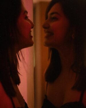 Pankti Shah Instagram - Mirror, mirror, what’s the tea?
Oh, just me, in love with me! 🥰🤭
Here’s to celebrating the purest form of love ❤️
#ImTheLoveIChooseToKeep 🫶🏻
#selflove #valentines #celebratinglove #celebratinglife #artsy #artsyaesthetic #goodvibes #wildchild #happykid #livelifetothefullest #valentine #love #lovelove