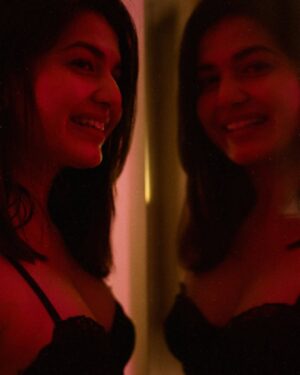 Pankti Shah Instagram - Mirror, mirror, what’s the tea?
Oh, just me, in love with me! 🥰🤭
Here’s to celebrating the purest form of love ❤️
#ImTheLoveIChooseToKeep 🫶🏻
#selflove #valentines #celebratinglove #celebratinglife #artsy #artsyaesthetic #goodvibes #wildchild #happykid #livelifetothefullest #valentine #love #lovelove