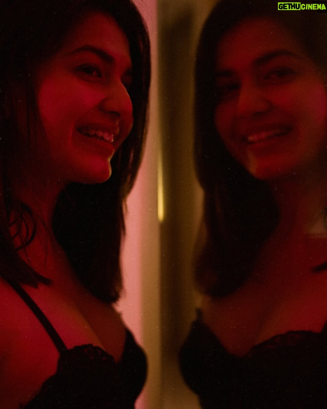 Pankti Shah - 7.2K Likes - Mirror, mirror, what’s the tea?
Oh, just me, in love with me! 🥰🤭

Here’s to celebrating the purest form of love ❤️ 

#ImTheLoveIChooseToKeep 🫶🏻

#selflove #valentines #celebratinglove #celebratinglife #artsy #artsyaesthetic #goodvibes #wildchild #happykid #livelifetothefullest #valentine #love #lovelove