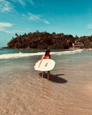 Pankti Shah Instagram - Be brave enough to be bad at something new. ❤️
(Although we never are :p)
#beachvibes #surfing #surfersparadise #srilanka #hiriketiya #hiriketiyabeach #panktishah #explorepage✨ #beachgirl