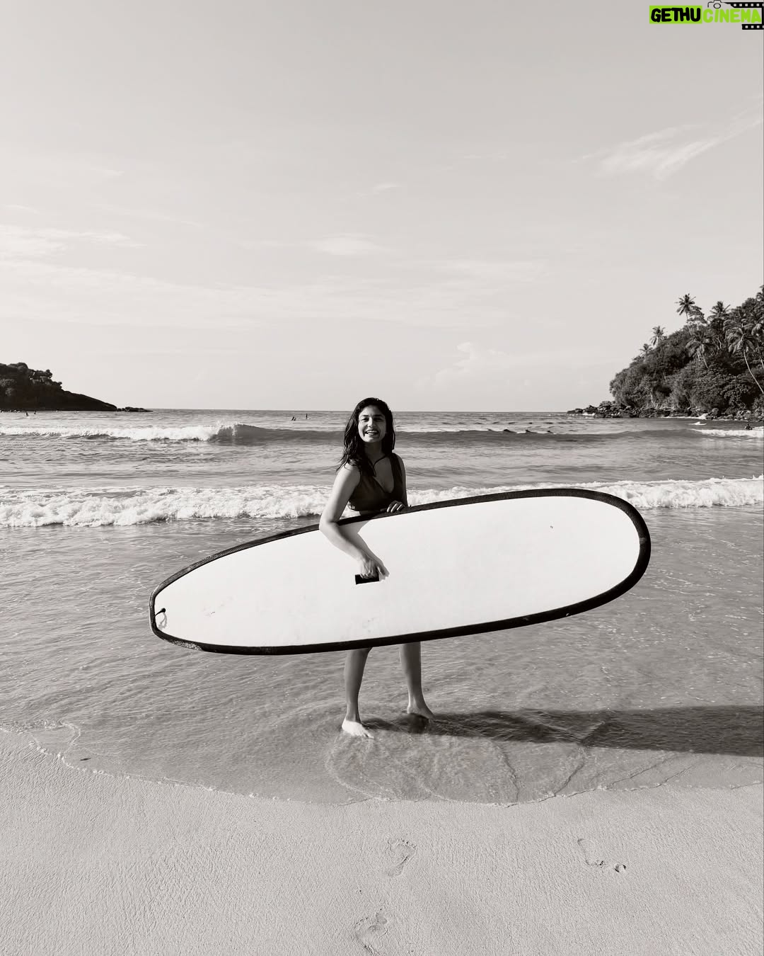 Pankti Shah - 6.5K Likes - Be brave enough to be bad at something new. ❤️
(Although we never are :p) 

#beachvibes #surfing #surfersparadise #srilanka #hiriketiya #hiriketiyabeach #panktishah #explorepage✨ #beachgirl
