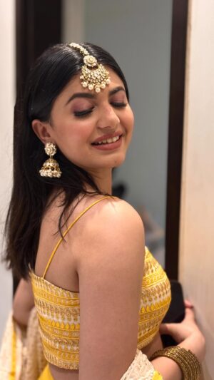 Pankti Shah Instagram - Apne hi pind mein… 🥰💛
MUA - @blenditbysyalli 💄
#panktishah #modelpose #ethnicalfashion #ethnicmodel #makeupartist #fashion #wedding #castingmodel #explorepage✨ #bollywoodlove #dramaqueen