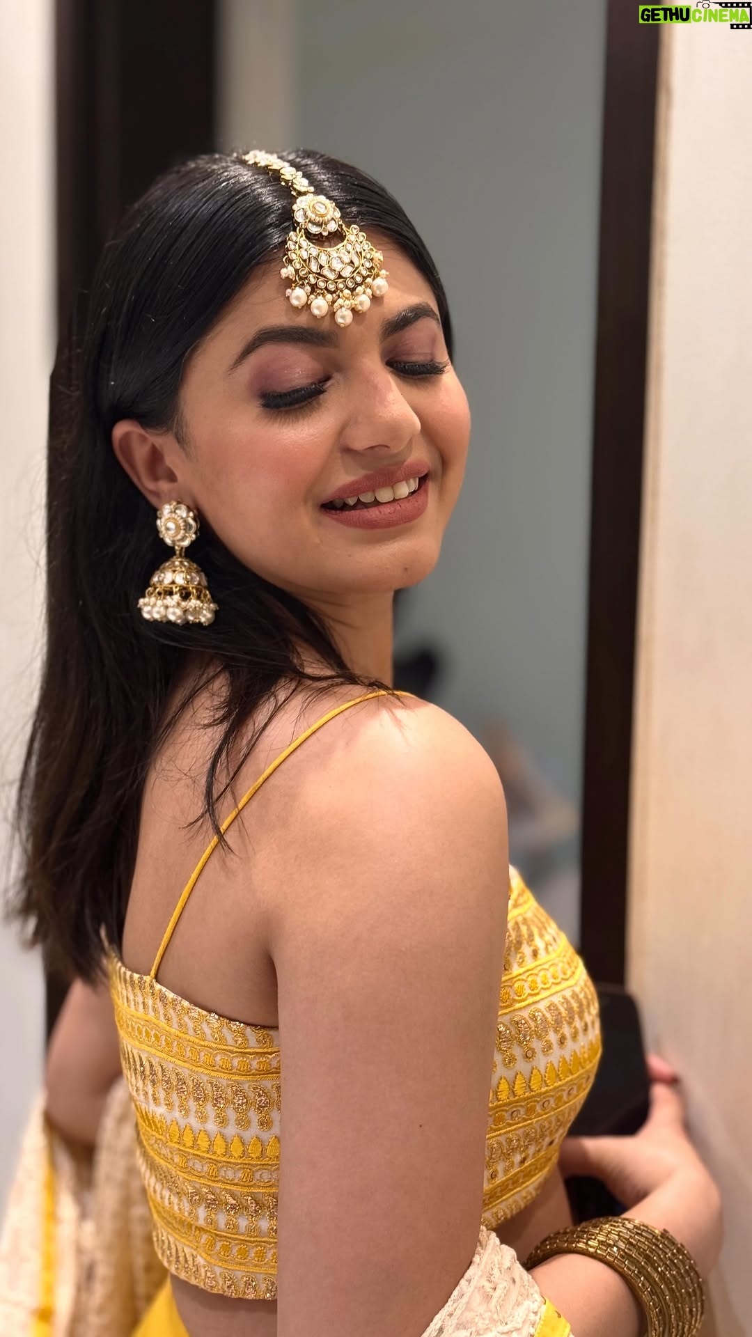 Pankti Shah - 11.4K Likes - Apne hi pind mein… 🥰💛

MUA - @blenditbysyalli 💄

#panktishah #modelpose #ethnicalfashion #ethnicmodel #makeupartist #fashion #wedding #castingmodel #explorepage✨ #bollywoodlove #dramaqueen