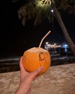 Pankti Shah Instagram - Ice-solated 🥶 Just out here hydrating, quite literally, sometimes with coconuts, sometimes with cocktails. 🥥🍸🤪
#happykid #wildchild #travelgram #srilanka #beachlife #icebath #foodie #adventure #crazytraveller #panktishah #differentlifestyle #living #feeling