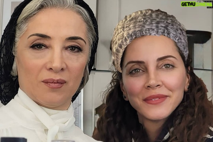 Pantea Panahiha - 28.6K Likes - تاسیان و تینا به من هما هدیه دادن، همایی که تا هستم با منه و شده بخشی از خلق و روحم ، هر چه میگذره میبینم غرق تر شدم توی هما اما تو این روزها چهرم داره ازش فاصله میگیره ، هر روز با تغییری در اجزا و اسباب هما داره منو ترک میکنه و فقط تصاویرش برام میمونه ، مینای تو عکسها یکی از دستهای مهربونی بود که هما رو میساخت و همراهش بود ، از نیمه راه اومد و هما رو گرفت و همراهش شد ، ممنونم ازت . 
#تاسیان