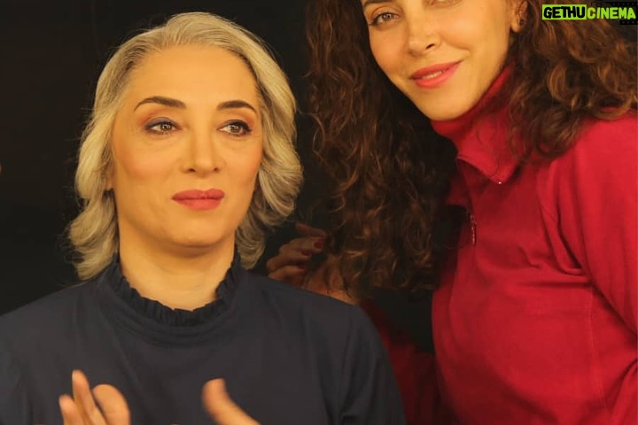 Pantea Panahiha - 28.6K Likes - تاسیان و تینا به من هما هدیه دادن، همایی که تا هستم با منه و شده بخشی از خلق و روحم ، هر چه میگذره میبینم غرق تر شدم توی هما اما تو این روزها چهرم داره ازش فاصله میگیره ، هر روز با تغییری در اجزا و اسباب هما داره منو ترک میکنه و فقط تصاویرش برام میمونه ، مینای تو عکسها یکی از دستهای مهربونی بود که هما رو میساخت و همراهش بود ، از نیمه راه اومد و هما رو گرفت و همراهش شد ، ممنونم ازت . 
#تاسیان