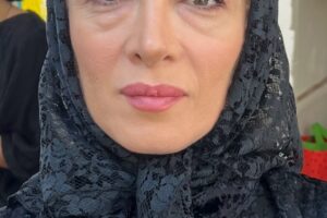 Pantea Panahiha Instagram - تاسیان و تینا به من هما هدیه دادن، همایی که تا هستم با منه و شده بخشی از خلق و روحم ، هر چه میگذره میبینم غرق تر شدم توی هما اما تو این روزها چهرم داره ازش فاصله میگیره ، هر روز با تغییری در اجزا و اسباب هما داره منو ترک میکنه و فقط تصاویرش برام میمونه ، مینای تو عکسها یکی از دستهای مهربونی بود که هما رو میساخت و همراهش بود ، از نیمه راه اومد و هما رو گرفت و همراهش شد ، ممنونم ازت . 
#تاسیان