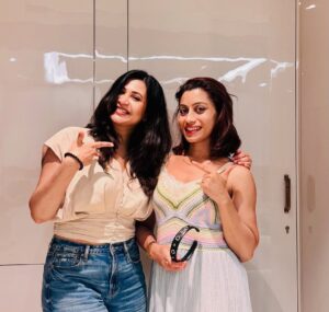 Parineeta Borthakur Instagram - With my celebrity friend 😁 from college. #parineetaborthakur