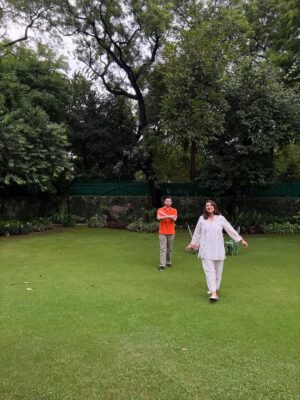 Parineeti Chopra Instagram - An afternoon at home, drenched in the colours of our country and family love. 
🇮🇳 Happy Independence Day! 🇮🇳

@raghavchadha88
🧡🤍💚