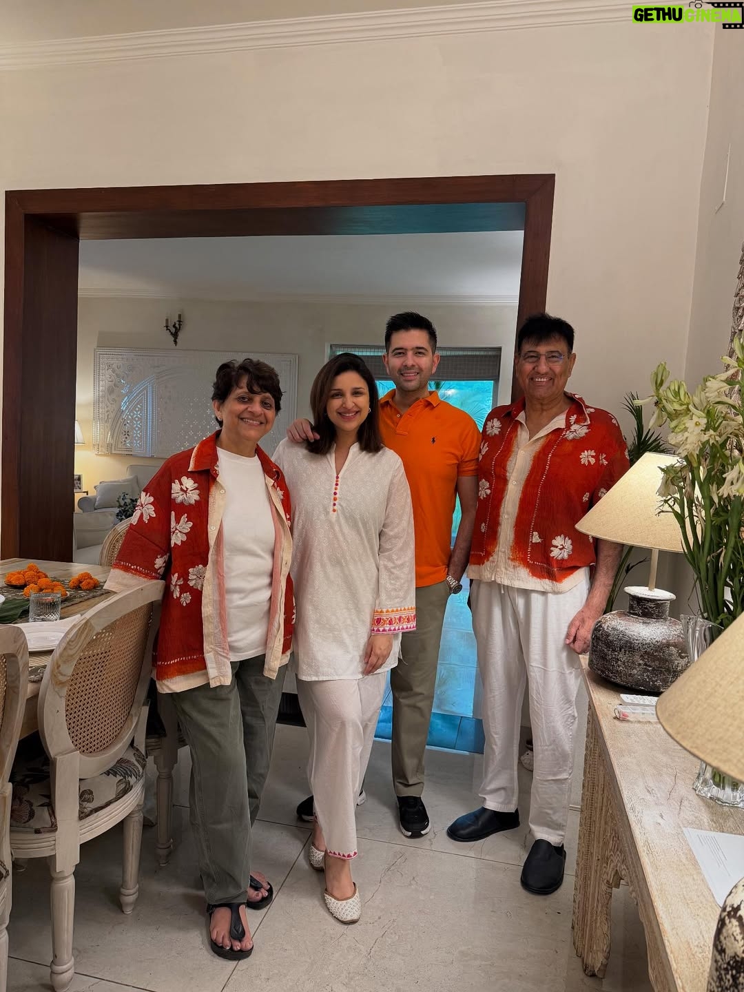 Parineeti Chopra - 1.2 Million Likes - An afternoon at home, drenched in the colours of our country and family love. 
🇮🇳 Happy Independence Day! 🇮🇳

@raghavchadha88
🧡🤍💚