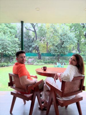Parineeti Chopra Instagram - An afternoon at home, drenched in the colours of our country and family love. 
🇮🇳 Happy Independence Day! 🇮🇳

@raghavchadha88
🧡🤍💚