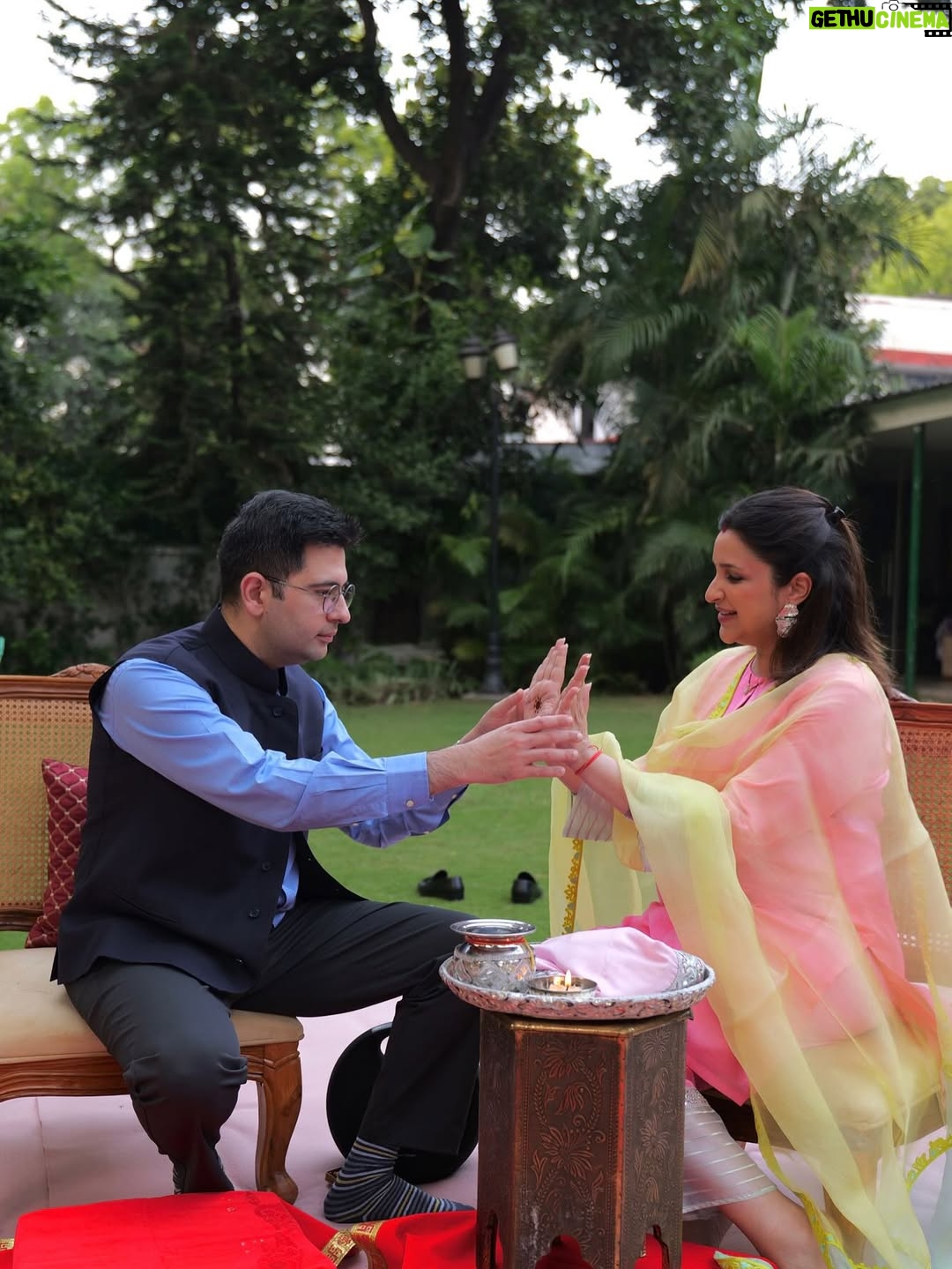 Parineeti Chopra - 1.1 Million Likes - My chaand - my love🌛🥰 Happy Karwachauth! 

@raghavchadha88