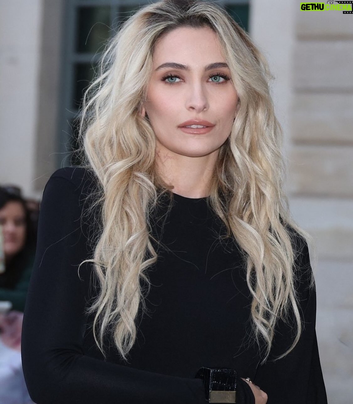 Paris Jackson - 359.1K Likes - black ford, long leg, short trip. see you soon chicago 🎶