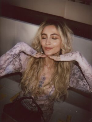 Paris Jackson Instagram - front row, back pain — high fashion, low patience

#nyfw

@circlepr